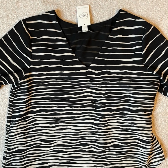 Brand new, size small, women’s business casual blouse from Cato - Picture 2 of 4